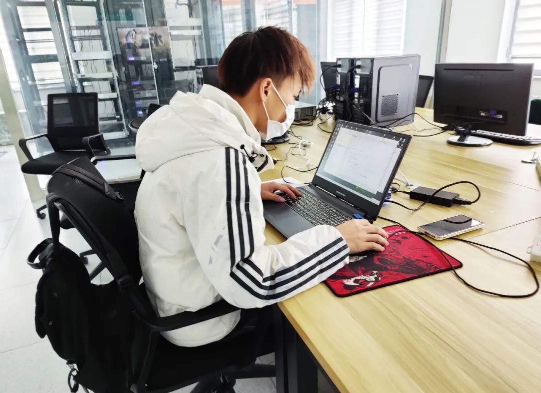 服务客户，凯发K8人是认真的!